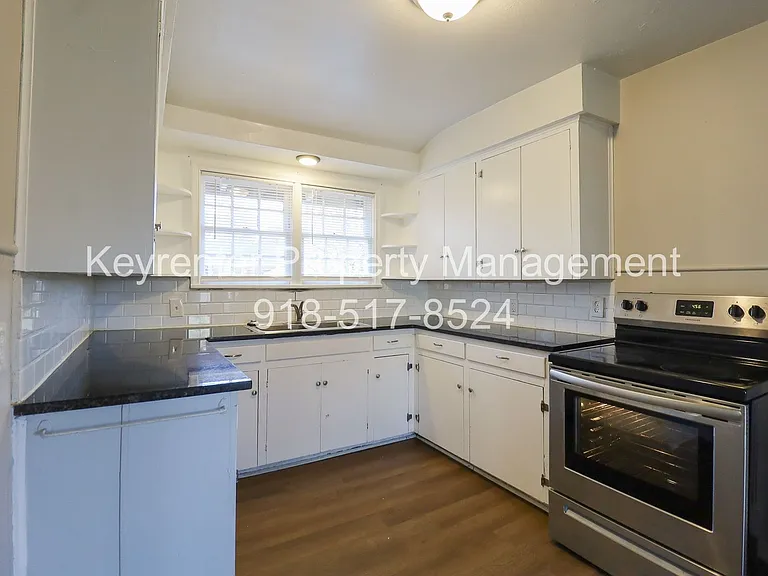 723 N Gary Pl — Photo 9