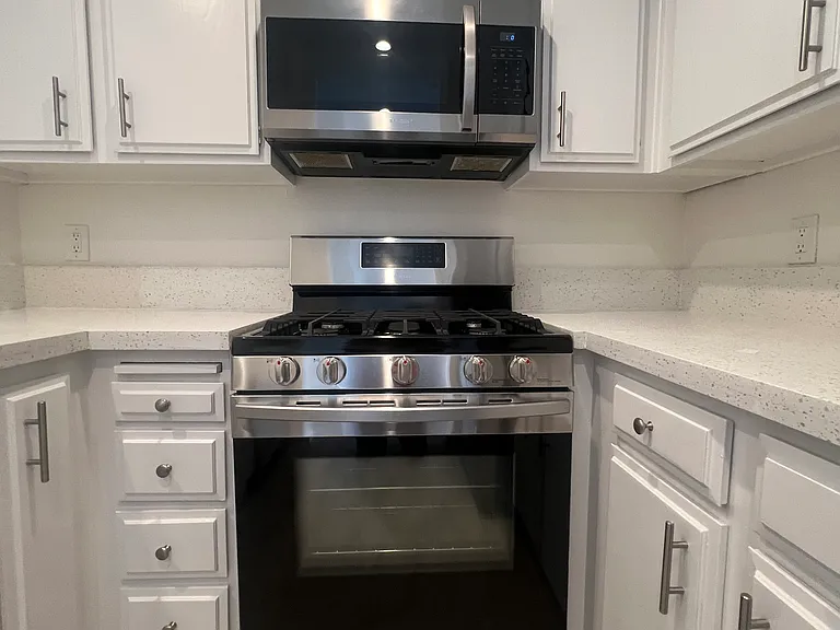 4307 Whitsett Ave #204 — Photo 5