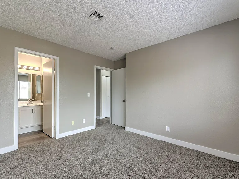 4571 Carriage Park Dr — Photo 13