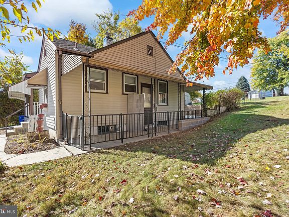 3rd image of 939 Rose Hill Ave