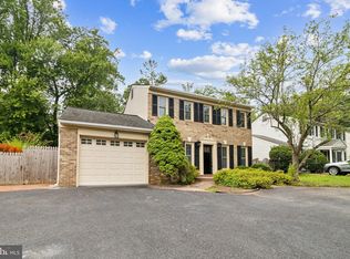 9562 Pine Cluster Cir, Vienna, VA 22181