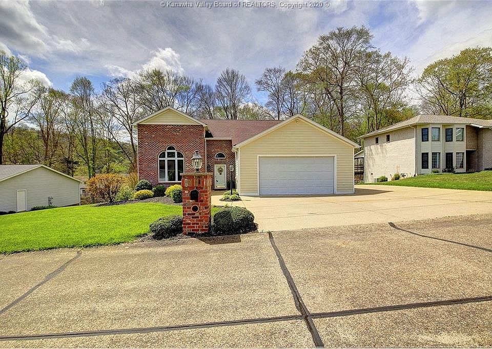 1st image of 11 Cottonwood Dr