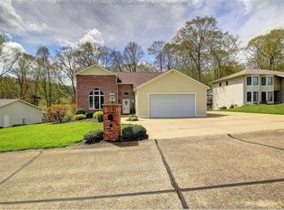 11 Cottonwood Dr, Elkview, WV 25071