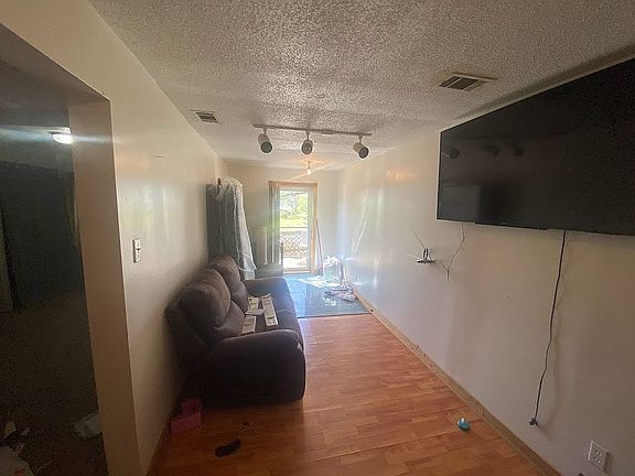 5th image of 916 42nd Ave