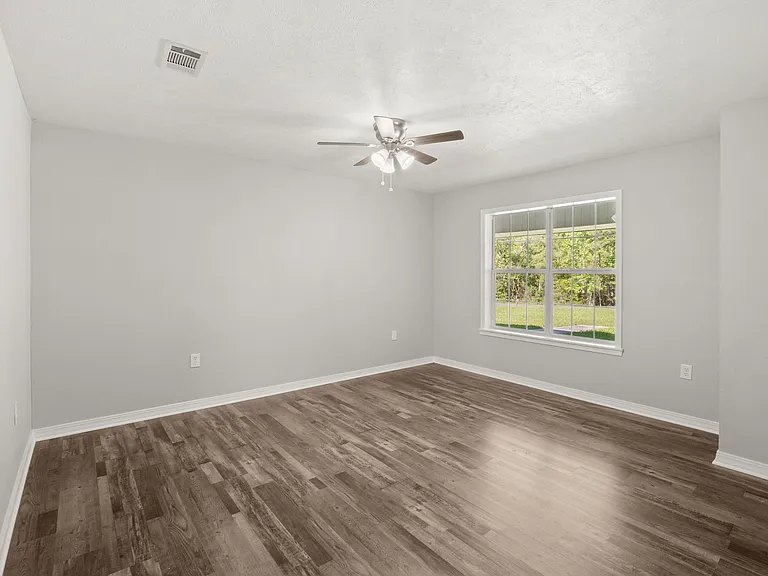 708 Woodland Dr — Photo 8