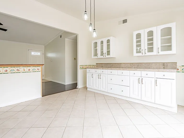 6894 N Auburn Cir — Photo 2