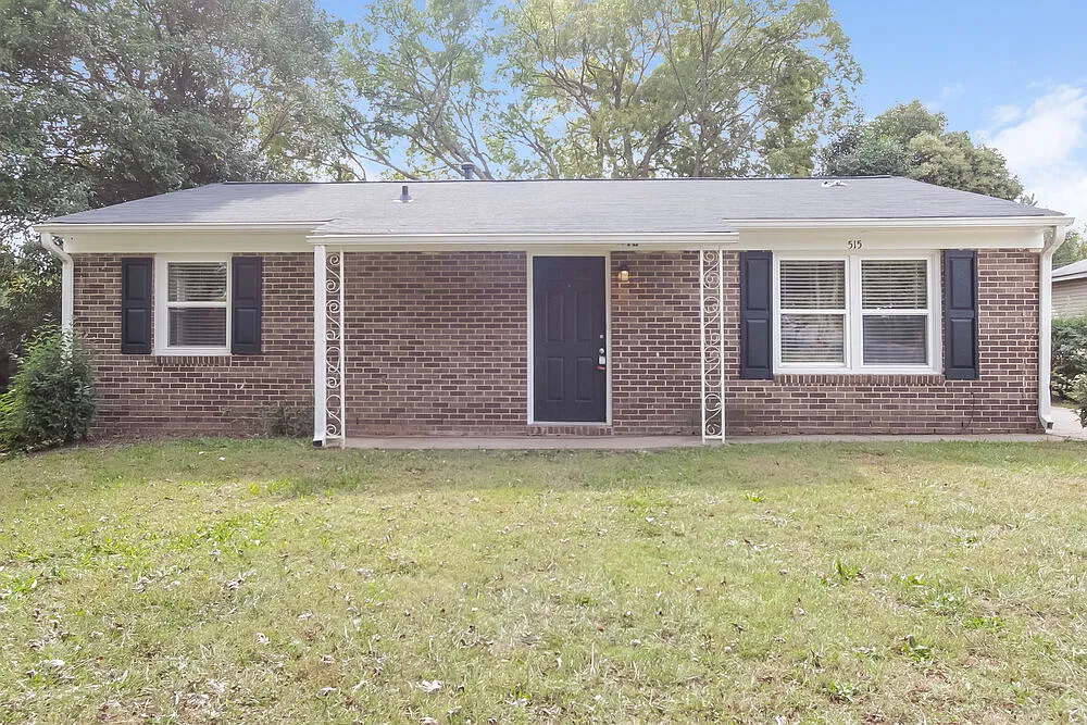 3 bed, 1.0 bath, 1111 sqft, $1,715 — Photo 3