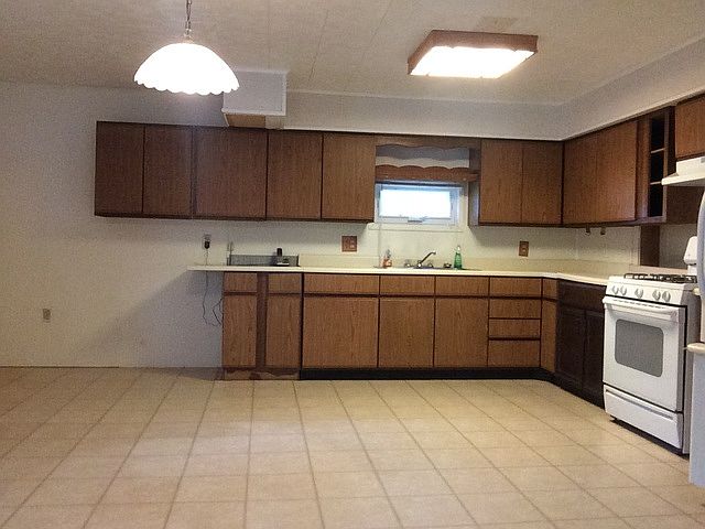 2nd image of 165 N Cherry St