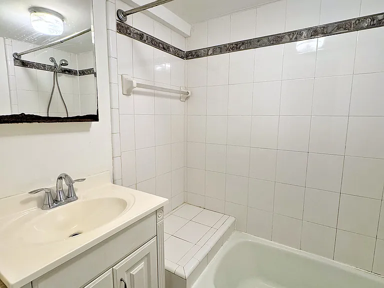 218 W 14th St #7E — Photo 6