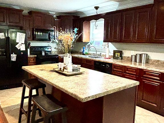 5th image of 1352 Rock Ranch Rd