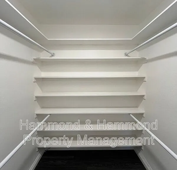 20930 Parthenia St #201 — Photo 6