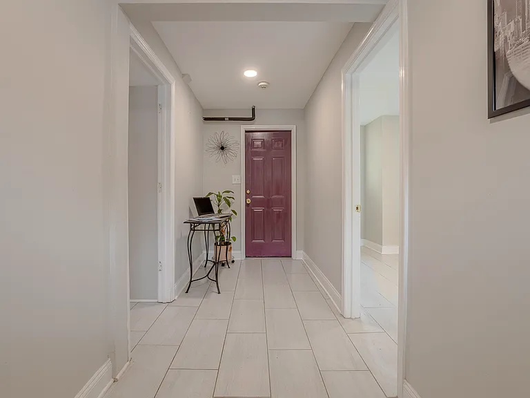 114 Mary Ave — Photo 8