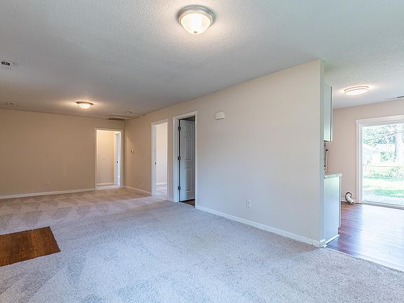 4th image of 4501 Oliver St