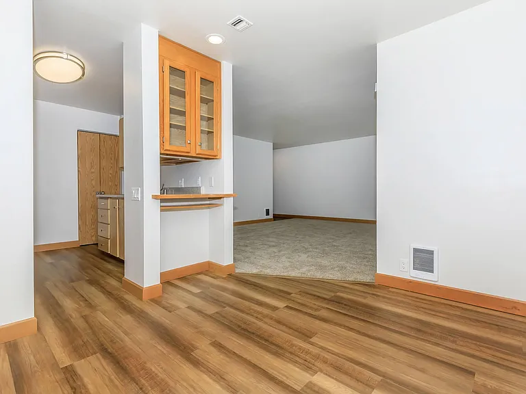 Grandview Apartments — Photo 12
