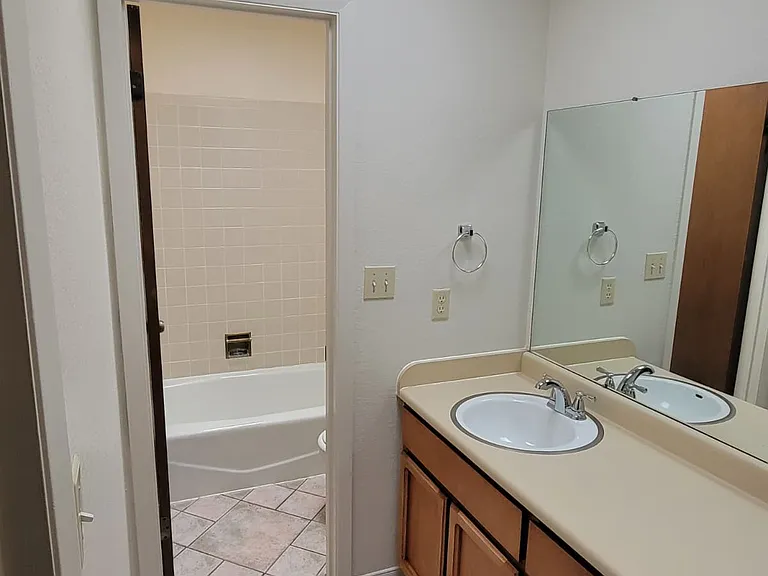 1511 Vanderbilt Dr #1511 — Photo 17
