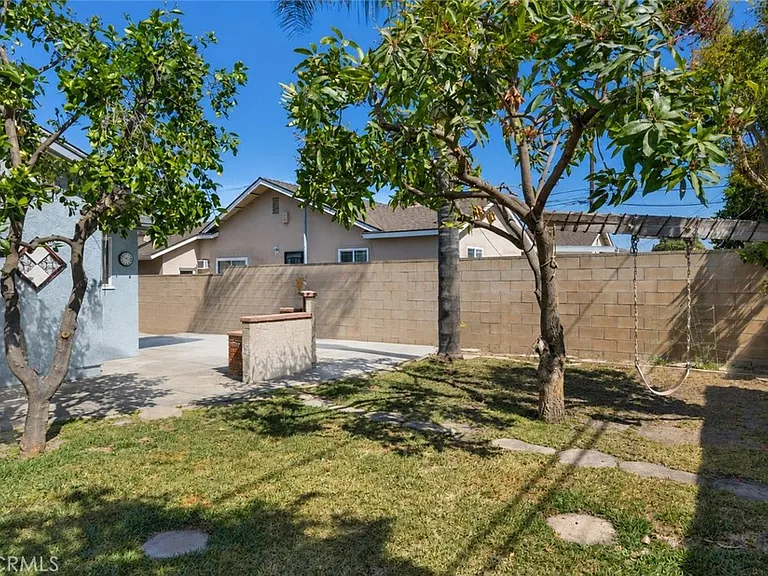 310 S Beachy Pl — Photo 14