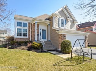 1464 Leeward Ct, Grayslake, IL
