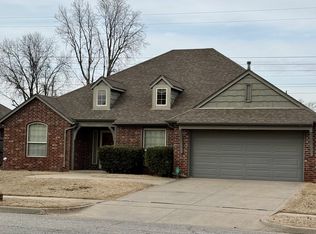 2212 E Queens St, Broken Arrow, OK 74012