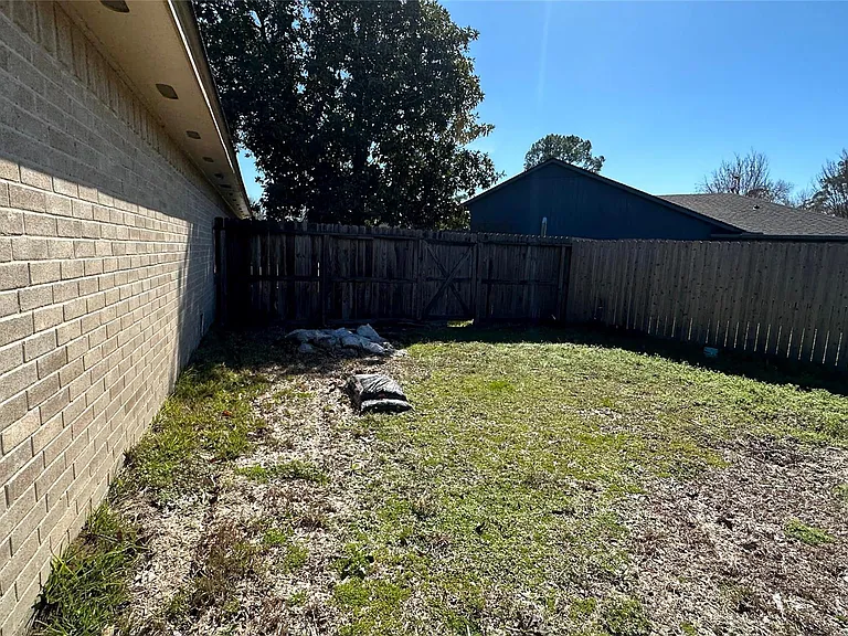 8607 Knoll Forest Dr — Photo 20
