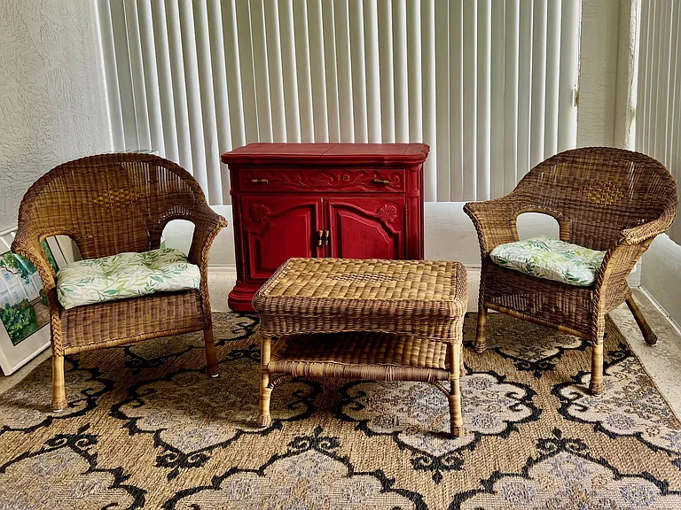 Nice sitting area in enclosed lanai