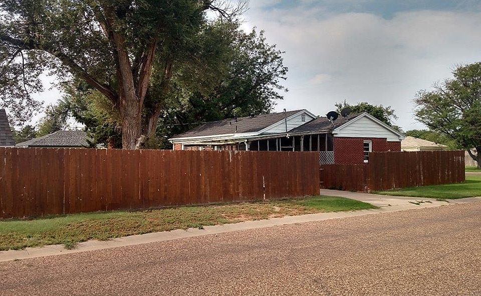 2nd image of 927 N Carlton Ave