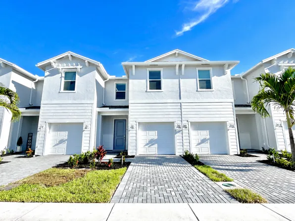 321 SE Crossoak Ln, Port Saint Lucie, FL 34984