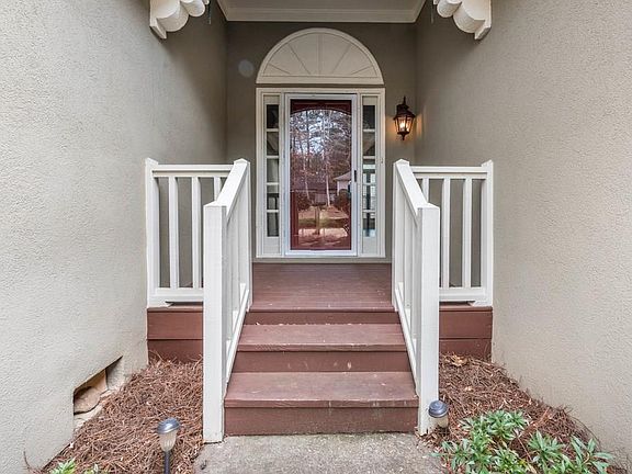 3rd image of 614 Wedgewood Dr