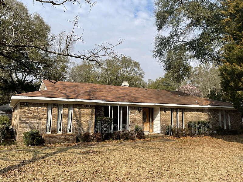1st image of 613 Vaughn Dr N