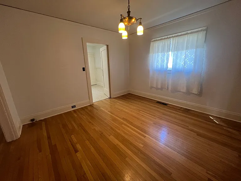 925 Lincoln St — Photo 5