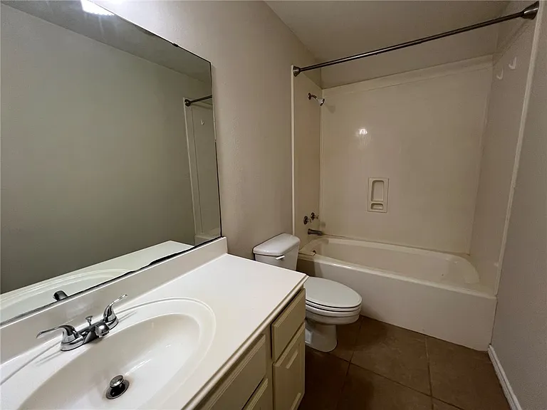 1206 Mullins Ct — Photo 12