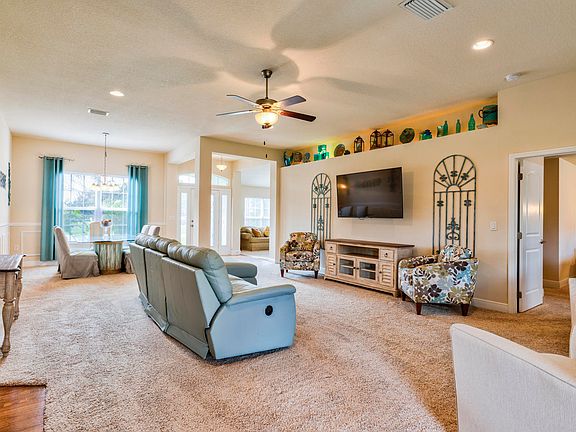 5th image of 201 NE Greenbriar Avenue