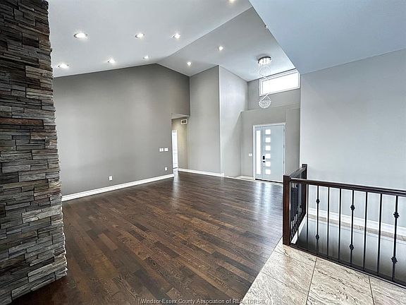 5th image of 2125 Fox Run Rd