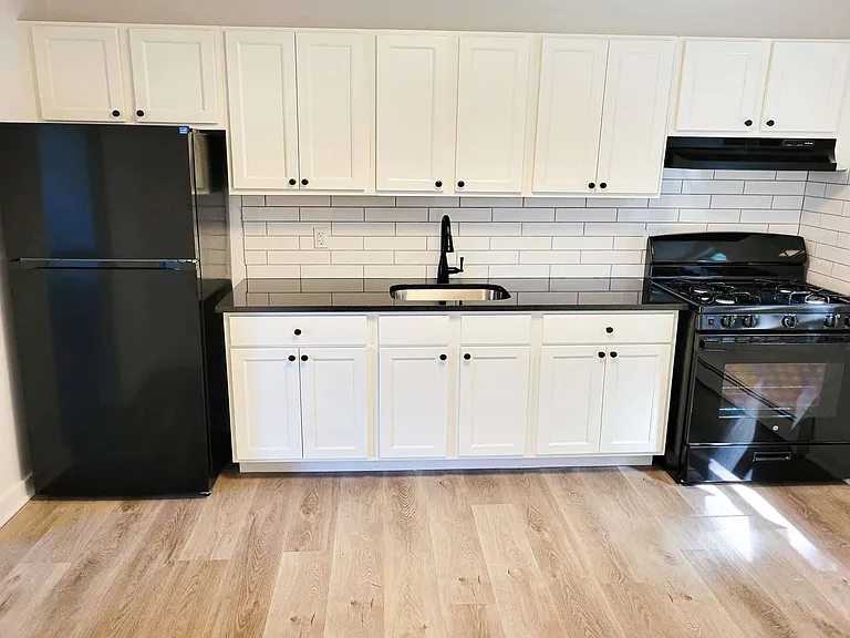 Tudor Gardens Apartments — Photo 19