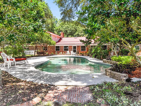 5th image of 544 Magnolia Ave