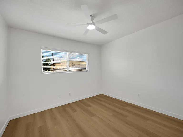 13421 Penn St — Photo 10