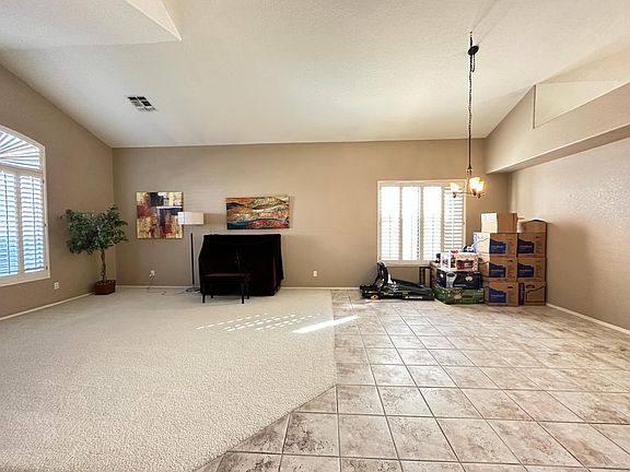 4th image of 695 W Desert Broom Dr