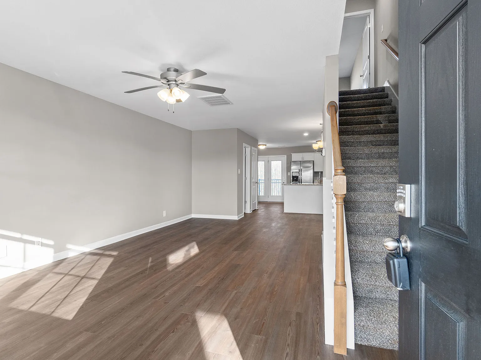 2 bed, 1216 sqft, $1,200 — Photo 2