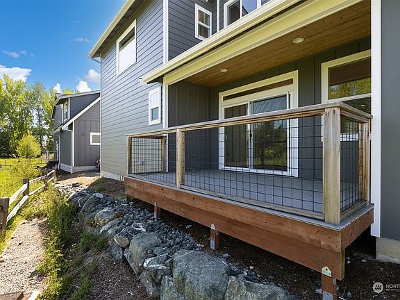 5th image of 534 Woodbury Way
