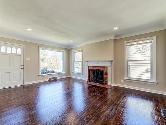3rd image of 10308 Thorpe Ave