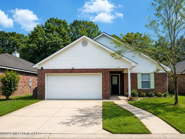 104 Canal St, Gulfport, MS 39507