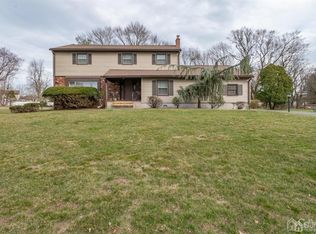 11 Gunpowder Dr, East Brunswick, NJ 08816