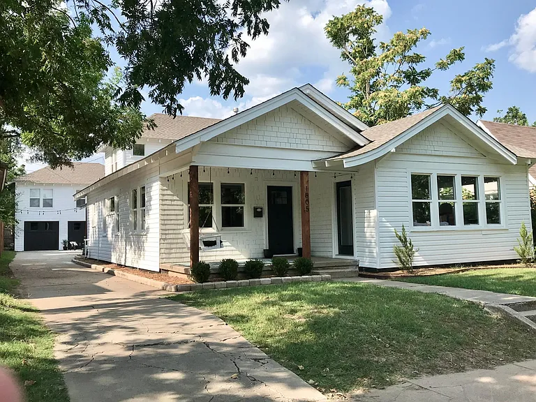 1805 W Park Pl — Photo 4