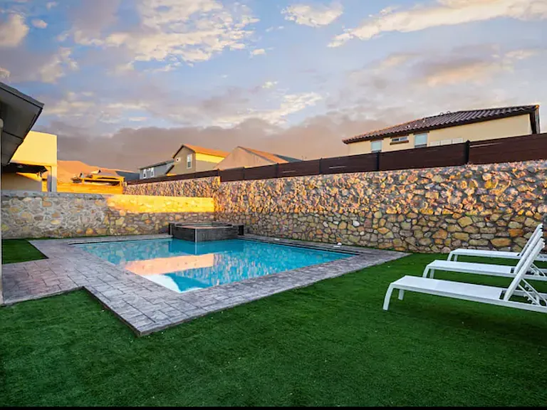 7428 Glacier Dr — Photo 2