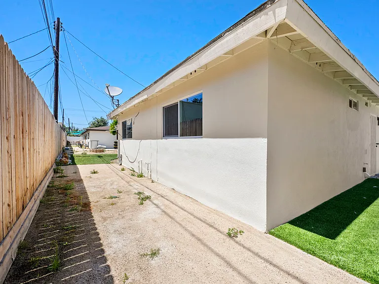 2350 Santa Ana Ave #F — Photo 14