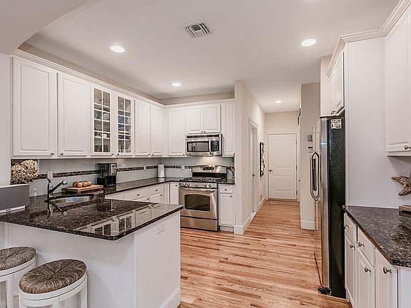 5th image of 180 Main St Unit 6
