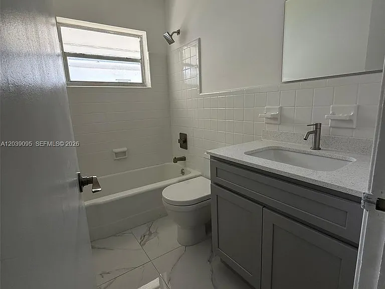 2191 NE 167th St #1 — Photo 3