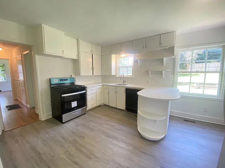 2216 S Florence Ave — Photo 6