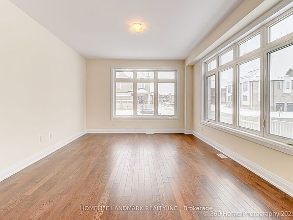 5th image of 8 Mapleton St