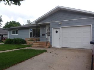 502 S 3rd St, Parkston, SD 57366
