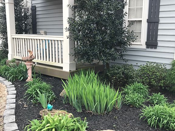 Many beautiful gardens